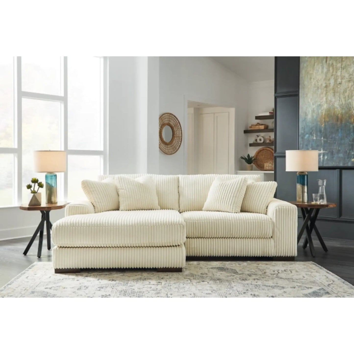 Lindyn 2-Piece Sectional with Chaise