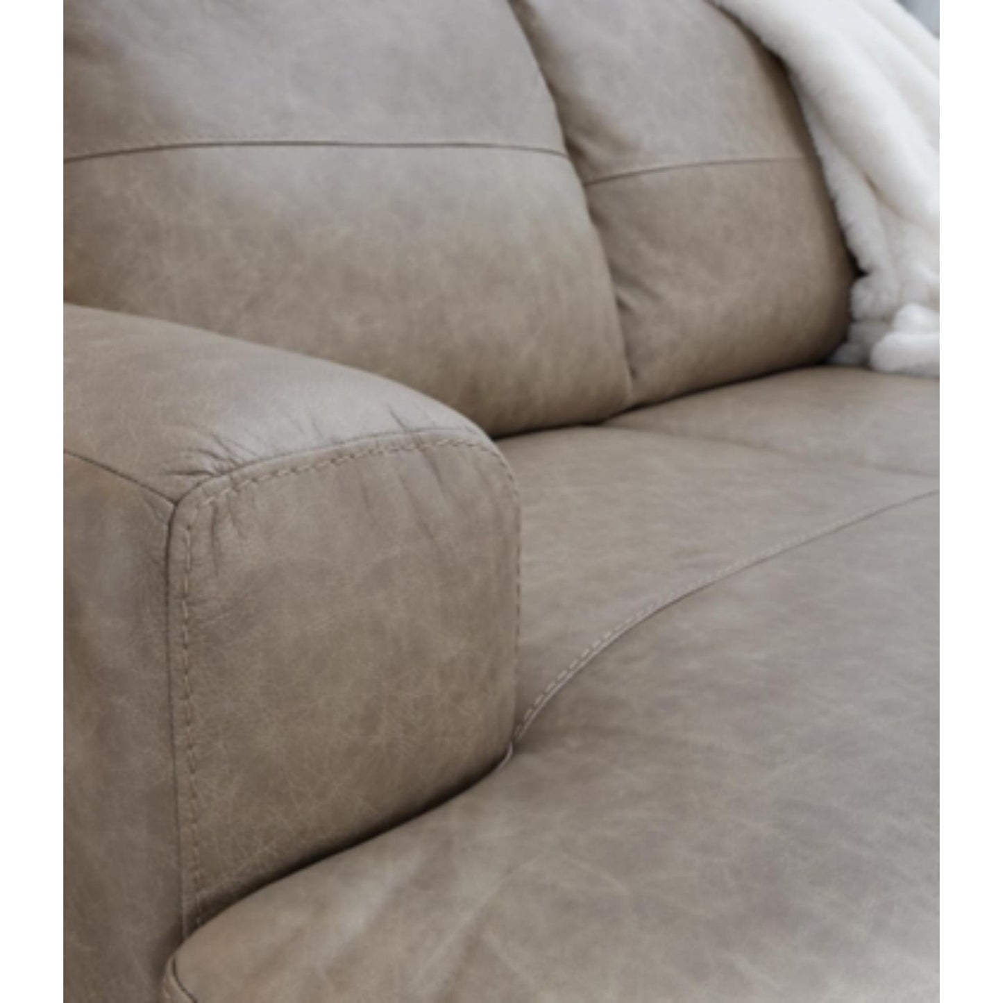 Amuleto 2-Piece Sectional with Chaise