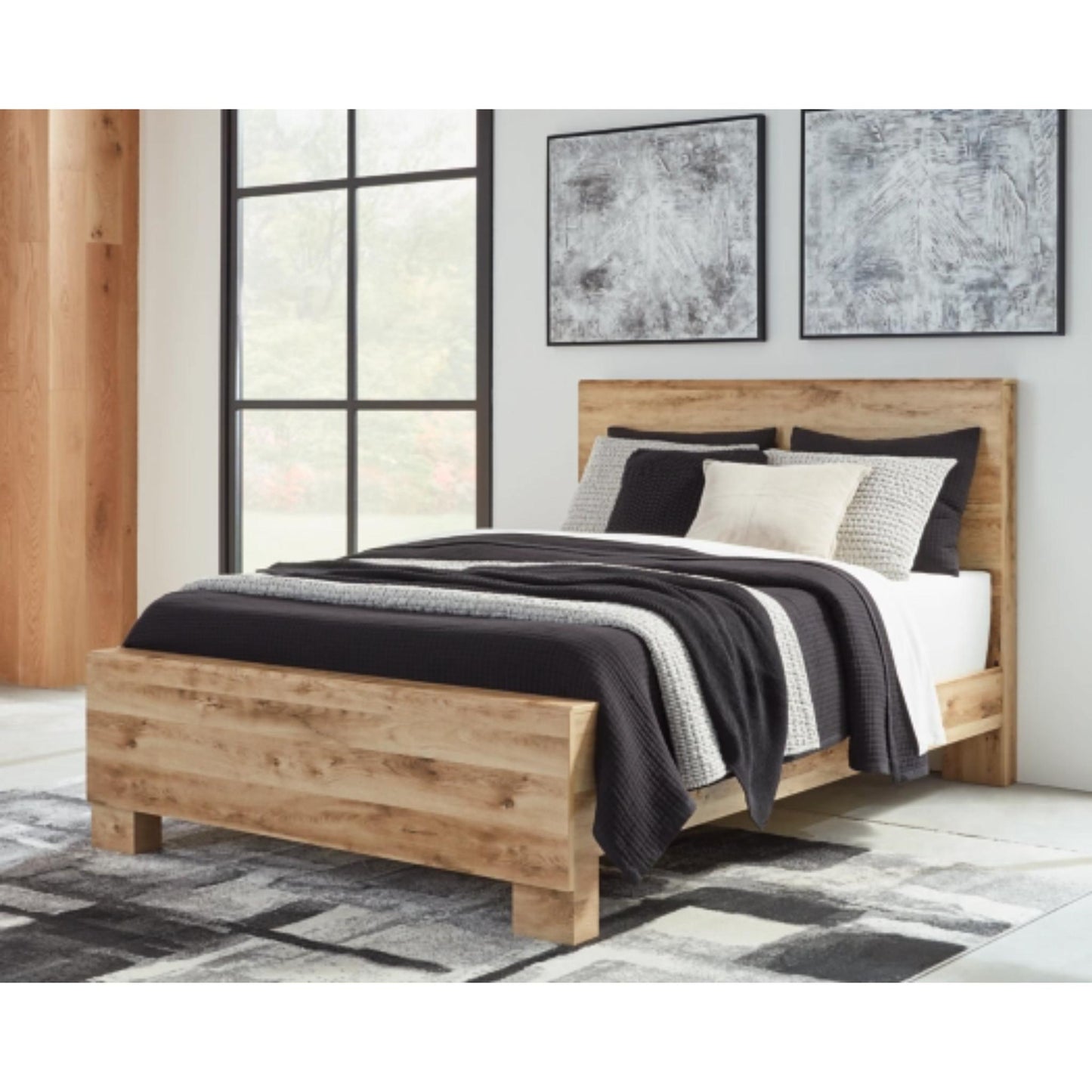 Queen Hyanna Panel Bed