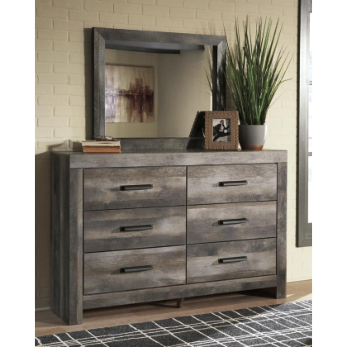 Wynnlow Dresser and Mirror
