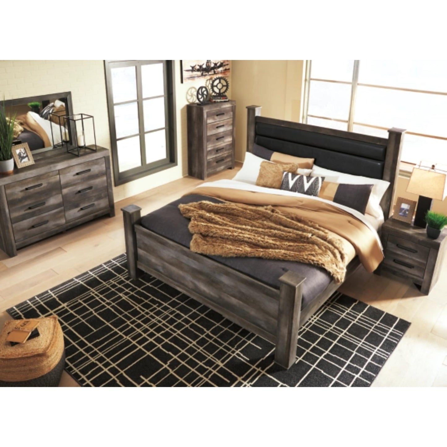 King Wynnlow Poster Bed