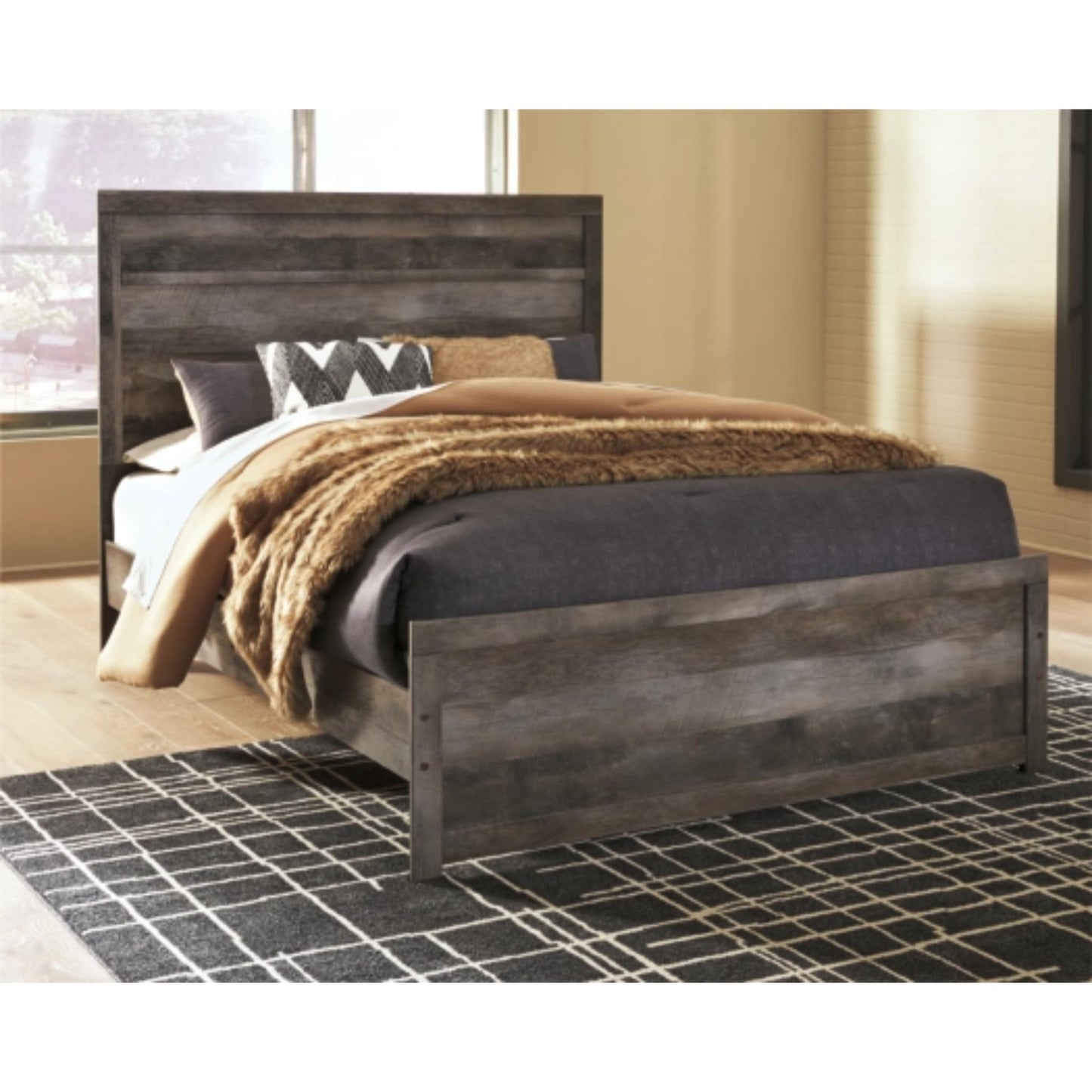 Queen Wynnlow Panel Bed