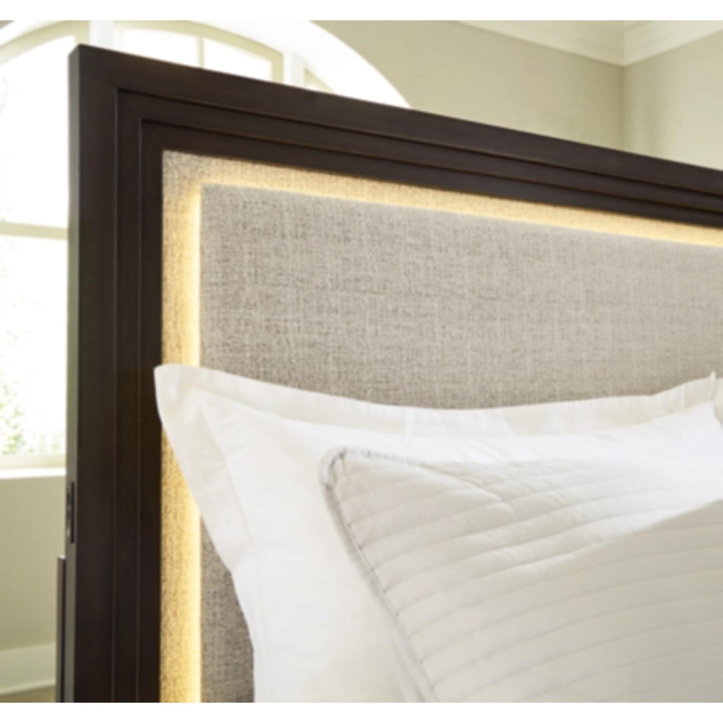 King Neymorton Upholstered Panel Bed