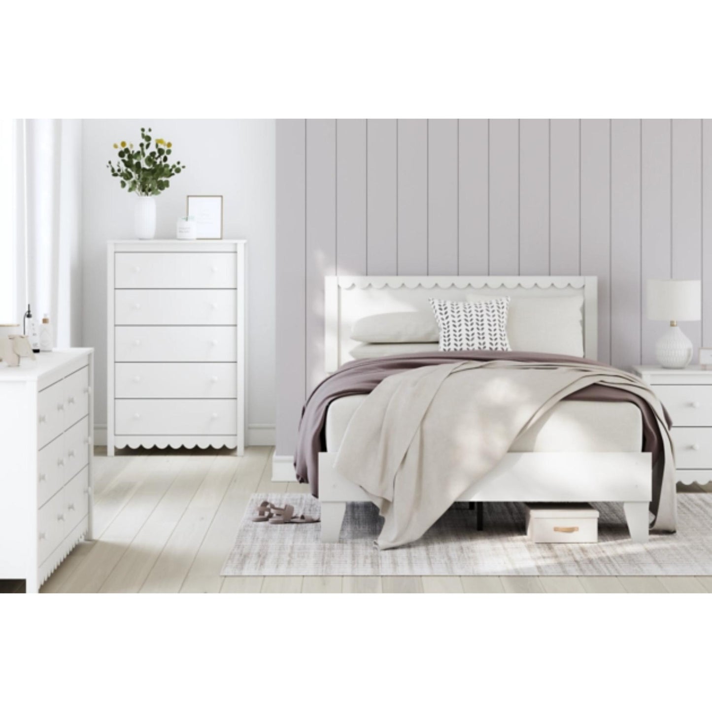 Hallityn Five Drawer Chest