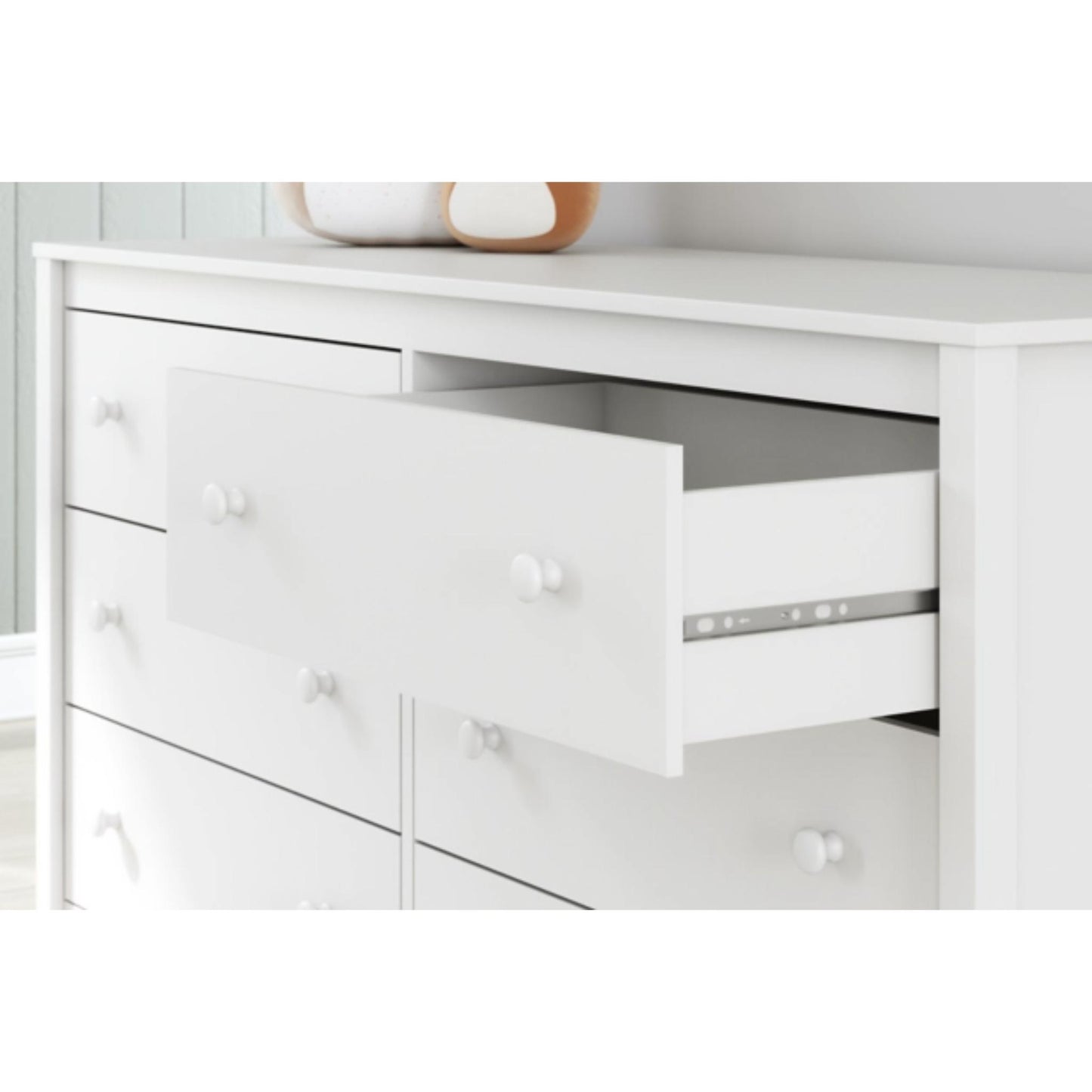 Hallityn Six Drawer Dresser