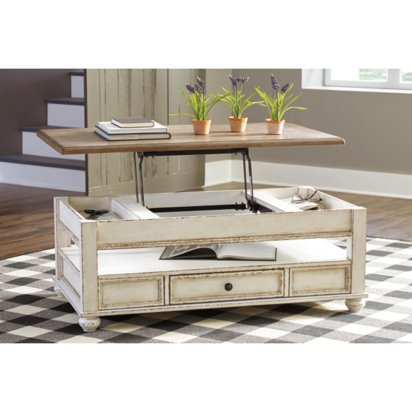 Realyn Lift Top Cocktail Table