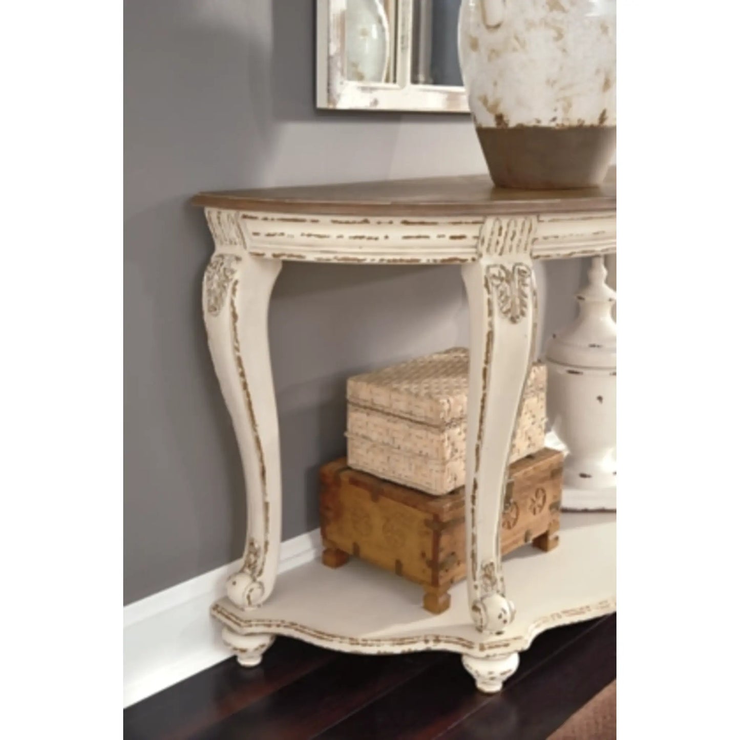 Realyn Sofa Table